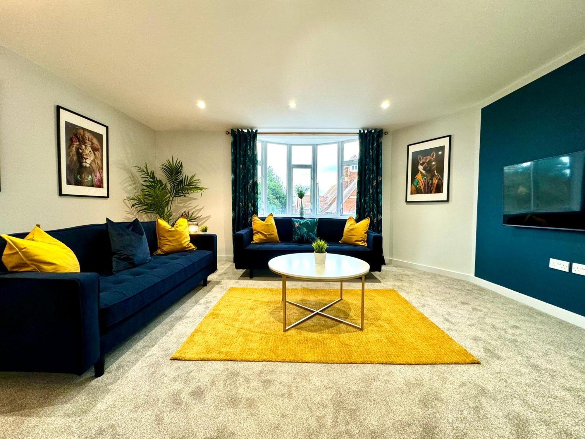 Amazing Large 3 Bedroom Apartment - Sleeps 8! Bournemouth Eksteriør billede