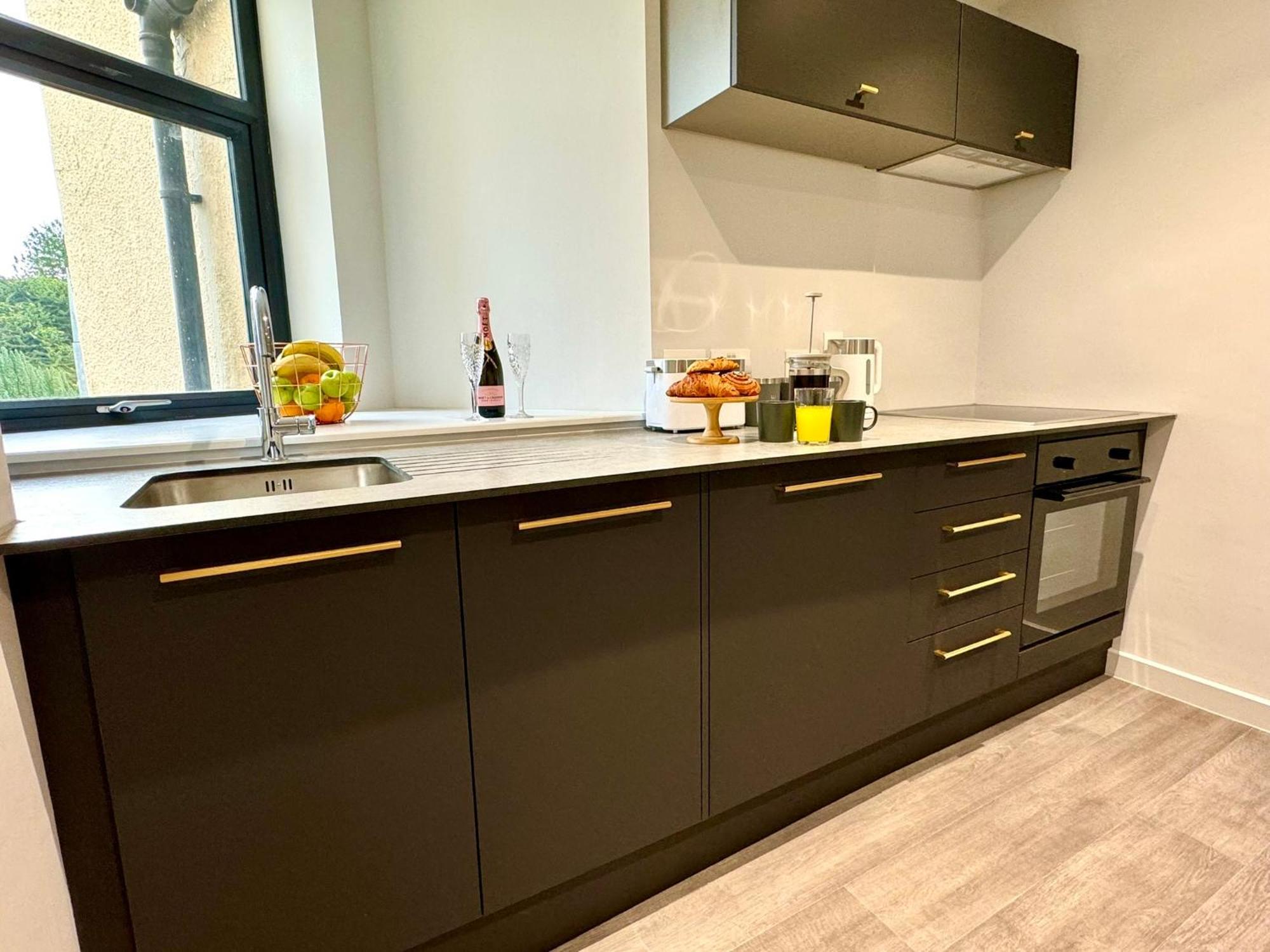 Amazing Large 3 Bedroom Apartment - Sleeps 8! Bournemouth Eksteriør billede
