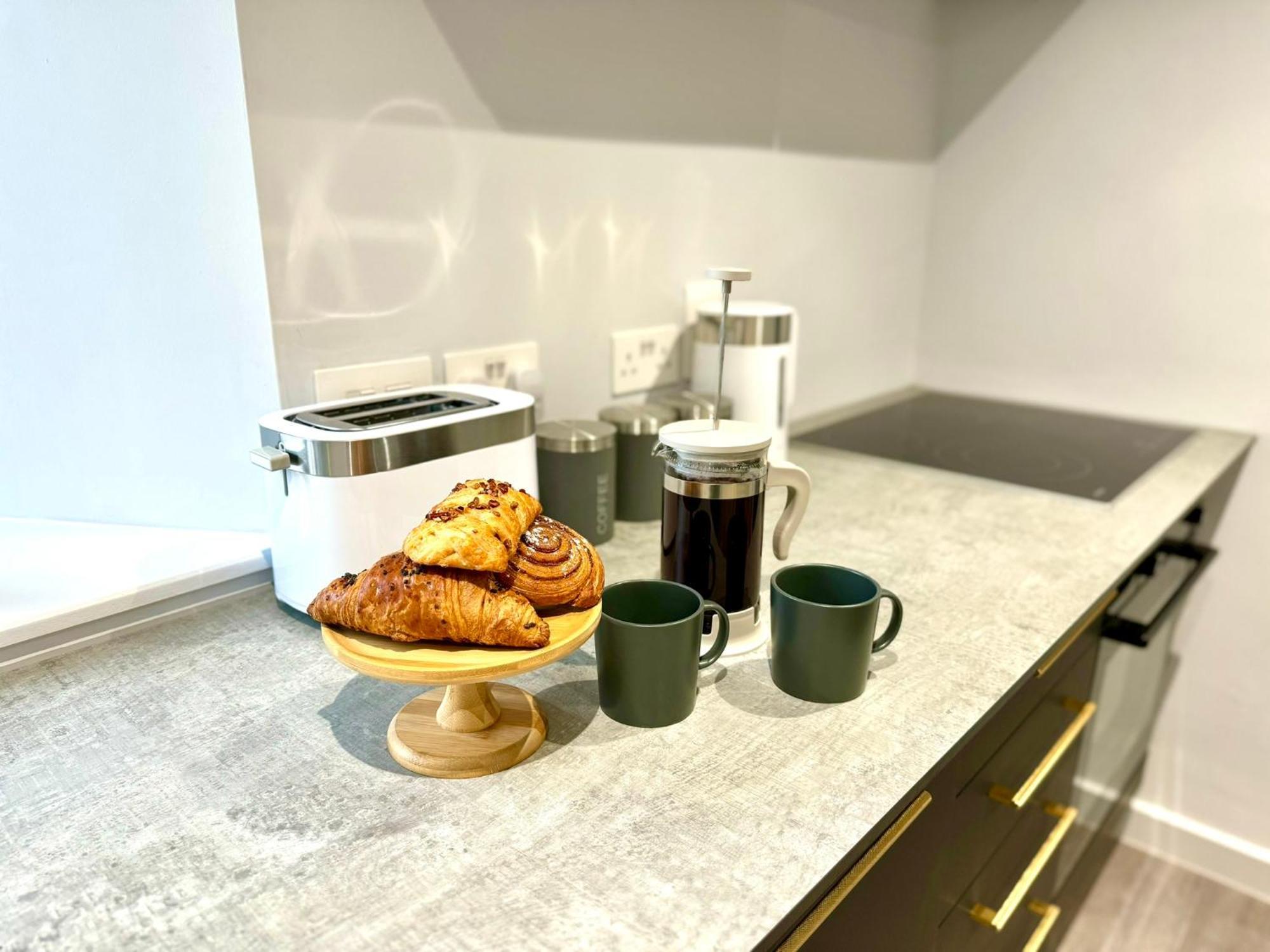 Amazing Large 3 Bedroom Apartment - Sleeps 8! Bournemouth Eksteriør billede