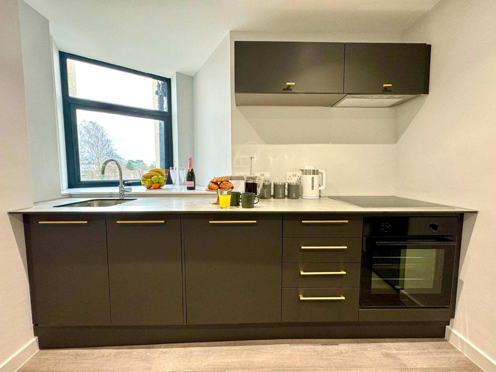 Amazing Large 3 Bedroom Apartment - Sleeps 8! Bournemouth Eksteriør billede