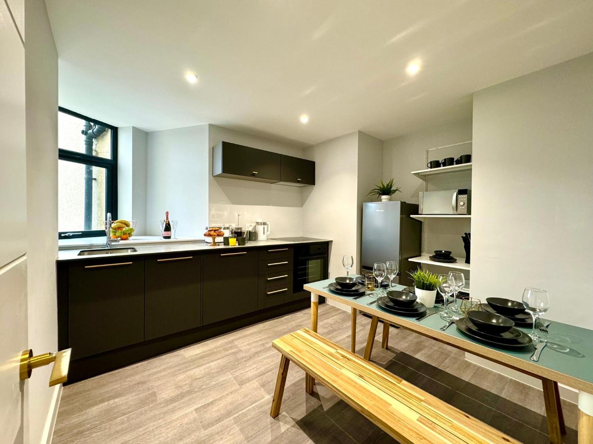 Amazing Large 3 Bedroom Apartment - Sleeps 8! Bournemouth Eksteriør billede