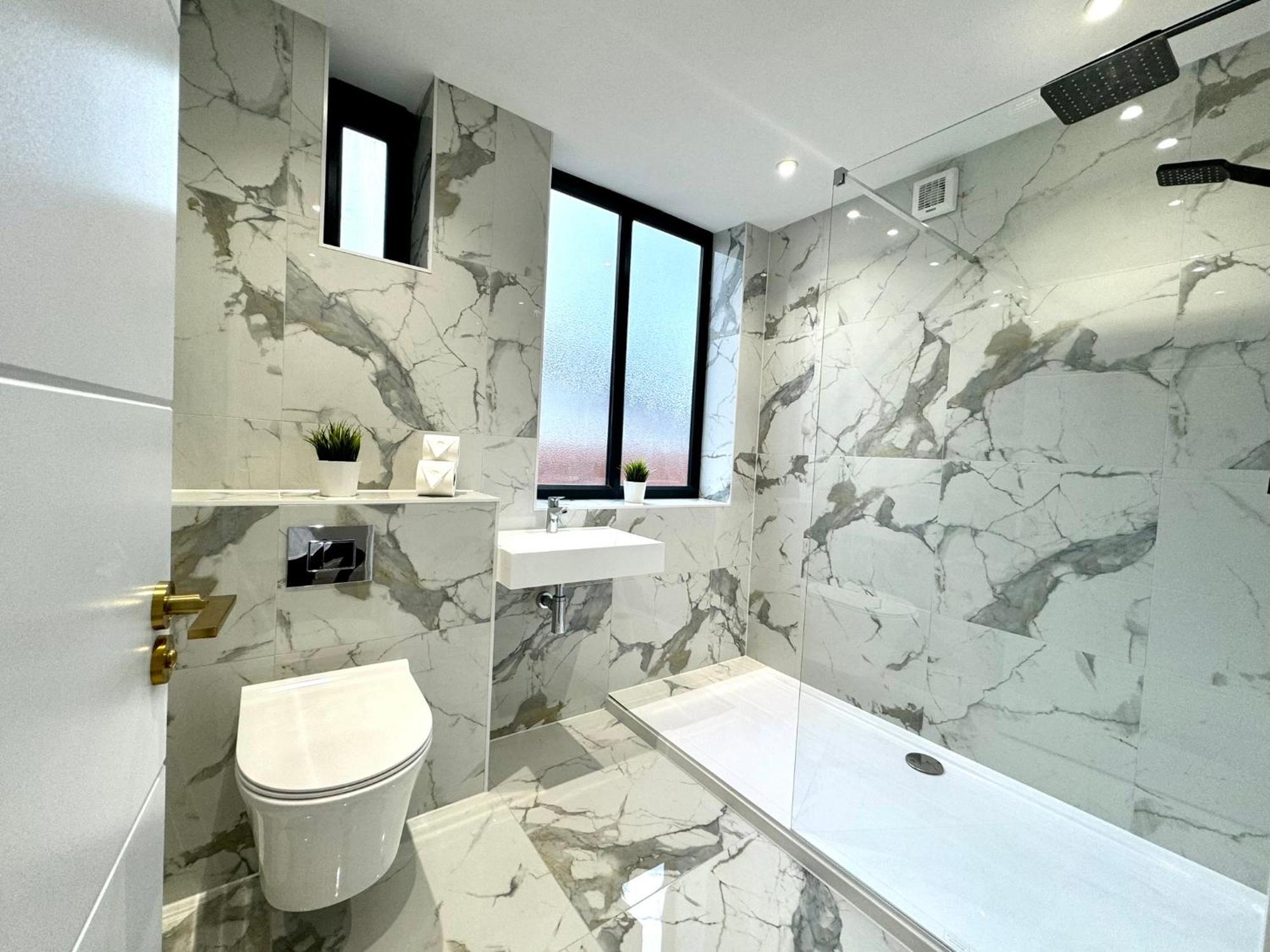 Amazing Large 3 Bedroom Apartment - Sleeps 8! Bournemouth Eksteriør billede